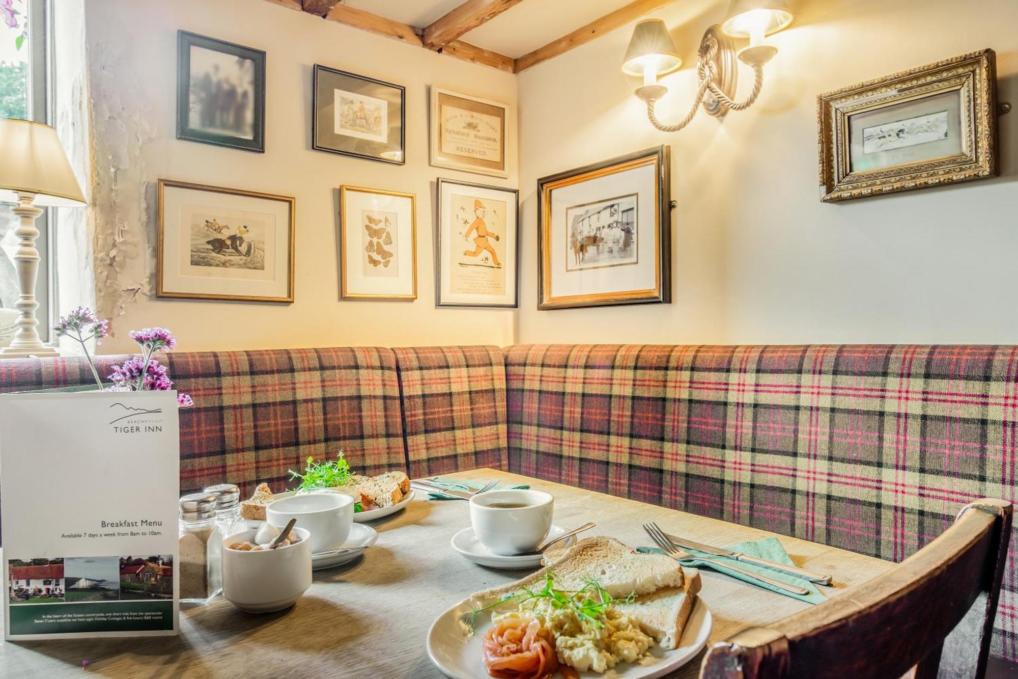 Tiger Inn - Elizabeth Eastdean Ngoại thất bức ảnh