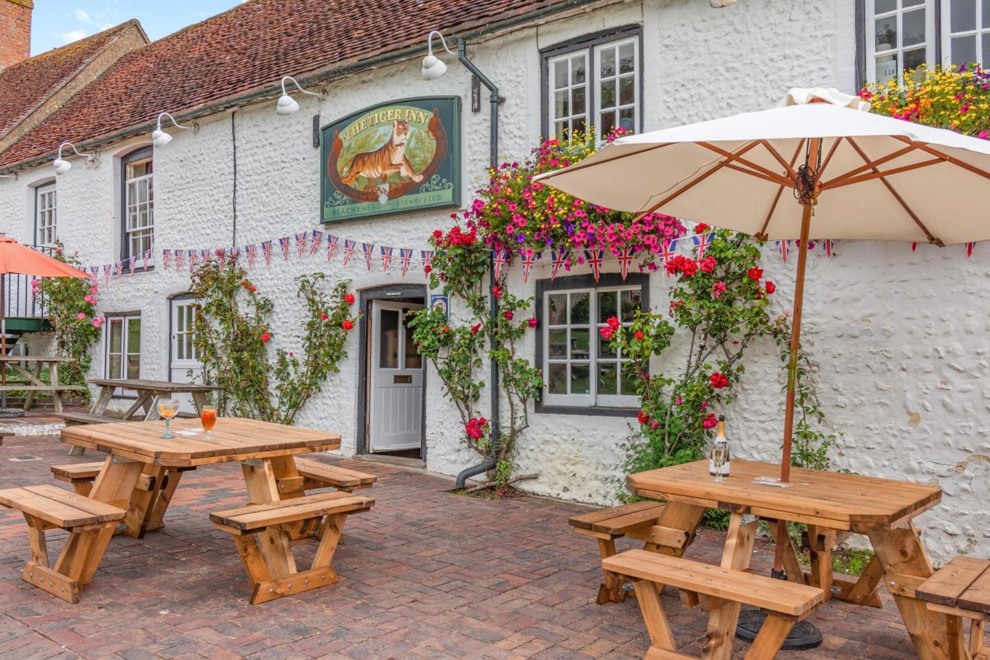 Tiger Inn - Elizabeth Eastdean Ngoại thất bức ảnh