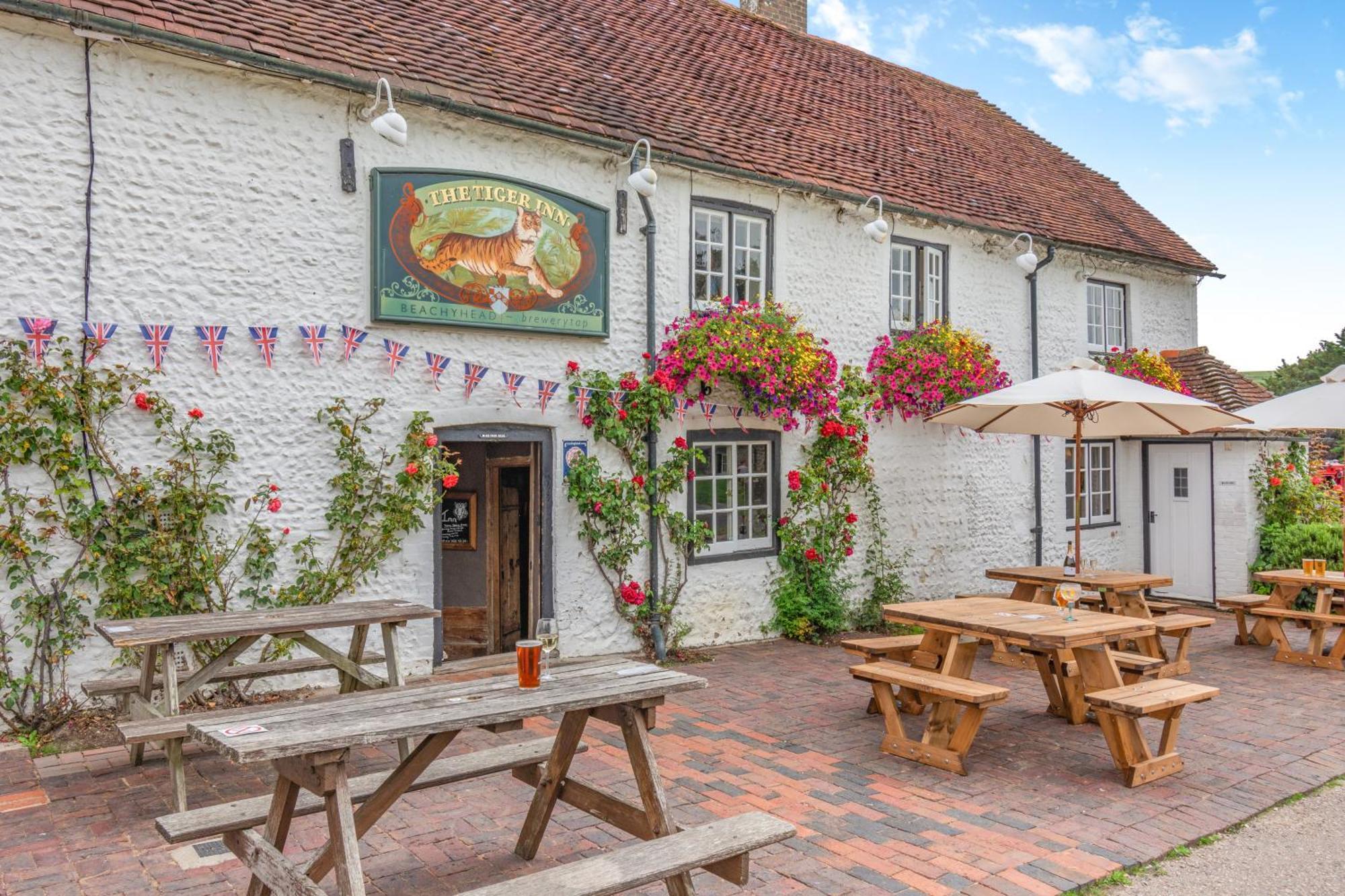 Tiger Inn - Elizabeth Eastdean Ngoại thất bức ảnh